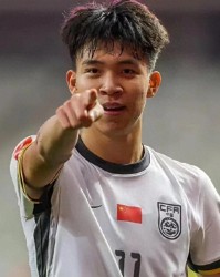 震惊：两原因让王钰栋拒绝德甲豪门，收入居然比在中超踢球低6倍