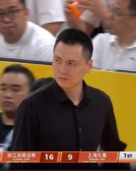 九游娱乐-卢伟权威再遭挑战！一人被换下与他争吵，拒绝听战术，刺头管不住|洛夫顿|上海队|孙铭徽|上海男篮|林秉圣_新浪新闻